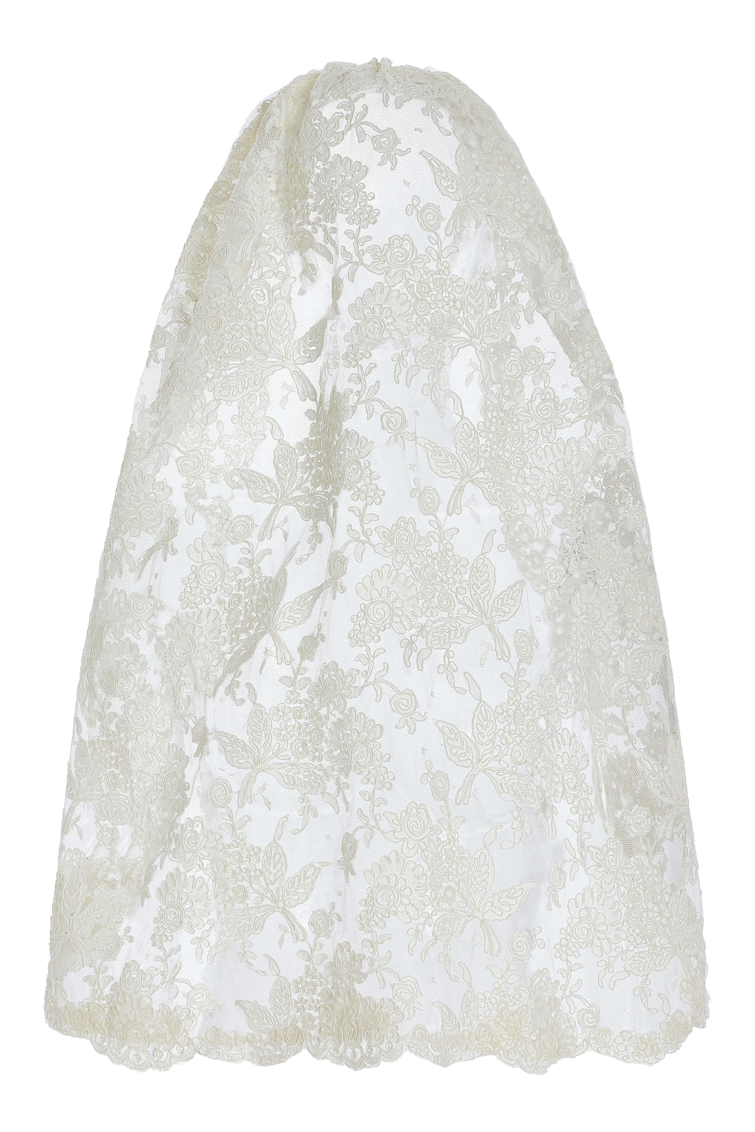 Jasmine Lace Waist Length Veil With Scalloped Edge